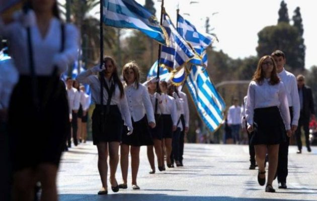 Οξυγονοκόλλησαν πόρτα σχολείου για να μην παρελάσει αλλοδαπή σημαιοφόρος (φωτο+βίντεο)