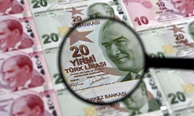 Σε κακά χάλια η τουρκική οικονομία – Νέα «βουτιά» έκανε η λίρα