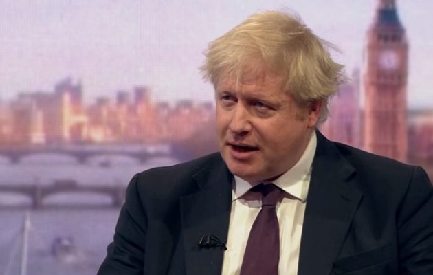 Μπόρις Τζόνσον: Θα πω στον Πούτιν «να απομακρυνθεί από το χείλος του γκρεμού»