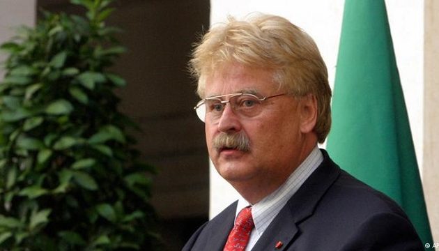 Γερμανός ευρωβουλευτής: Τα Σκόπια να εγκαταλείψουν τους αλυτρωτισμούς και να αλλάξουν το Σύνταγμα