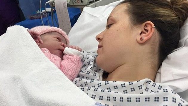 21χρονη Βρετανίδα γέννησε χωρίς να ξέρει ότι είναι έγκυος
