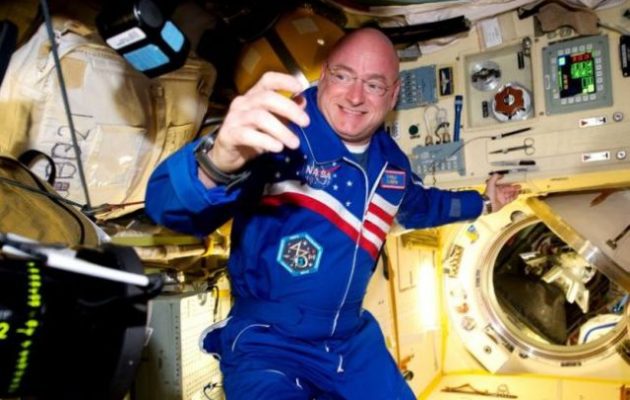 Μετά από ένα χρόνο στο διάστημα ο αστροναύτης Σκοτ Κέλι επέστρεψε με αλλαγμένο το 7% του DNA του