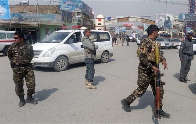 Βομβιστής αυτοκτονίας ανατινάχτηκε μέσα στο πλήθος στην Καμπούλ – 7 νεκροί