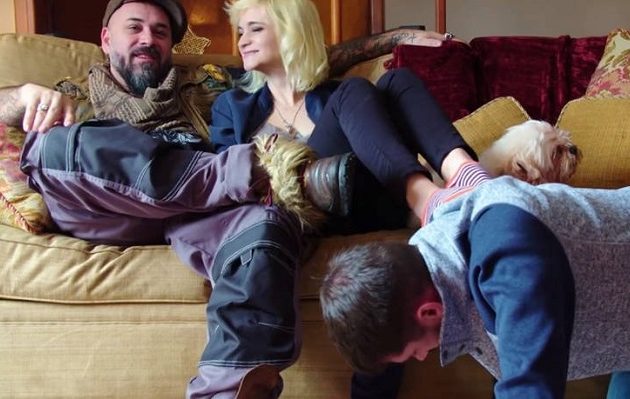 35χρονη δασκάλα παράτησε το σχολείο και έγινε αφέντρα (βίντεο)