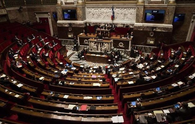 Η Γαλλία ετοιμάζεται να μειώσει τους βουλευτές και γερουσιαστές κατά 30%