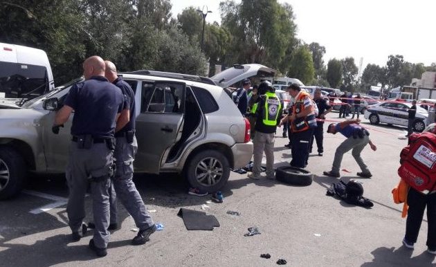 Μοναχόλυκος Ισραηλινός Άραβας έπεσε με το αυτοκίνητό του πάνω σε Ισραηλινούς στρατιώτες (βίντεο)