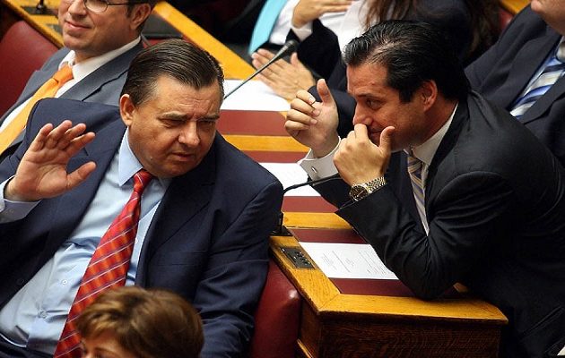 Καρατζαφέρης κατά Άδωνι: Έδινες εκατομμυράκια για να γίνεις πρωτοσέλιδο και τώρα θα το πληρώσεις