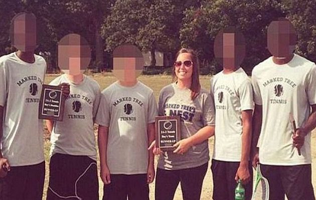 Αχόρταγη 26χρονη καθηγήτρια το “έκανε” με 4 μαθητές της – Τι ποινή της επιβλήθηκε