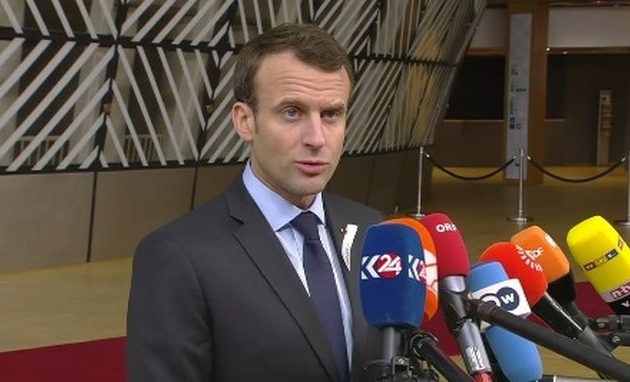 Εμανουέλ Μακρόν: Να επιβεβαιωθεί η ενότητα των «28» απέναντι στους δασμούς Τραμπ