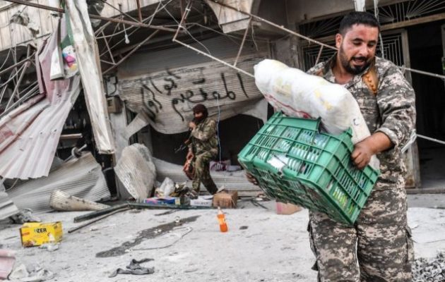 Με τα μούτρα στο πλιάτσικο – Οι μισθοφόροι των Τούρκων λεηλατούν την Εφρίν (φωτο)