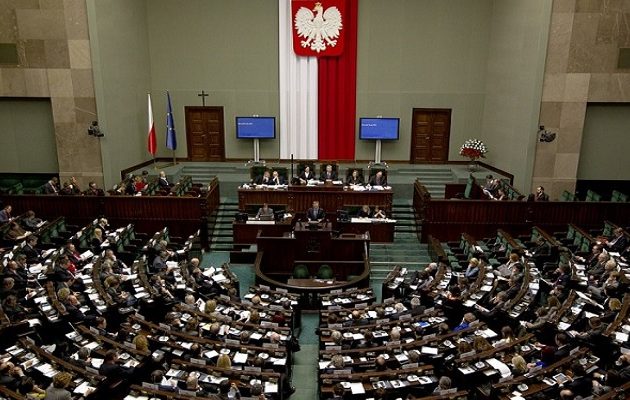 Η κυβέρνηση της Πολωνίας ετοιμάζεται να διώξει Ρώσους διπλωμάτες
