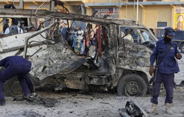 Τέσσερις νεκροί σε επίθεση με παγιδευμένο αυτοκίνητο στο Μογκαντίσου της Σομαλίας