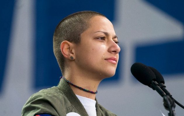 ΗΠΑ: Βροντερό “όχι” στην οπλοκατοχή – Η αγωνιώδης σιωπή της Έμα Γκονζάλες