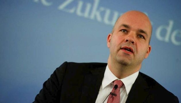 Κορυφαίος Γερμανός οικονομολόγος: Το χρέος της Ελλάδας χρειάζεται “κούρεμα”