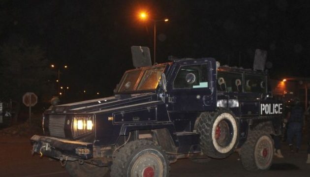 Άνοιξαν πυρ μπροστά στην είσοδο ξενοδοχείου στο Μάλι – Νεκρός ένας στρατιώτης