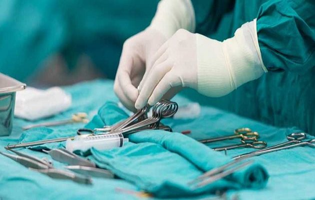 Γιατρός ξέχασε 15 γάζες μέσα στο σώμα 49χρονης – Κατέρρευσε από τους πόνους