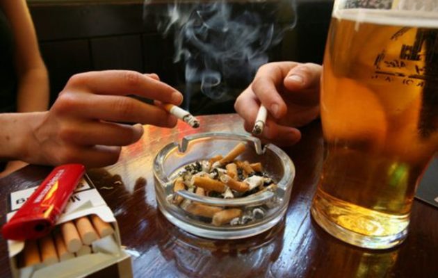 Αυστρία: Η κυβέρνηση έβαλε τέλος στην απαγόρευση καπνίσματος στους χώρους εστίασης