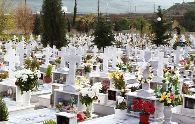 Απίστευτο: Έθαψαν νεκρό επάνω από άλλον νεκρό σε νεκροταφείο της Θεσσαλονίκης