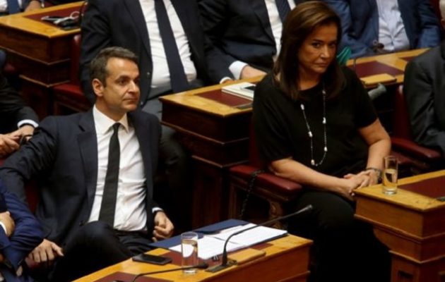 Πόλεμος στη ΝΔ: Πυρ ομαδόν από Σαμαρά σε Κυριάκο, Ντόρα, Κουμουτσάκο για το Σκοπιανό