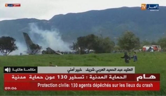 Συντριβή στρατιωτικού αεροσκάφους με πολλούς νεκρούς στην Αλγερία (βίντεο)