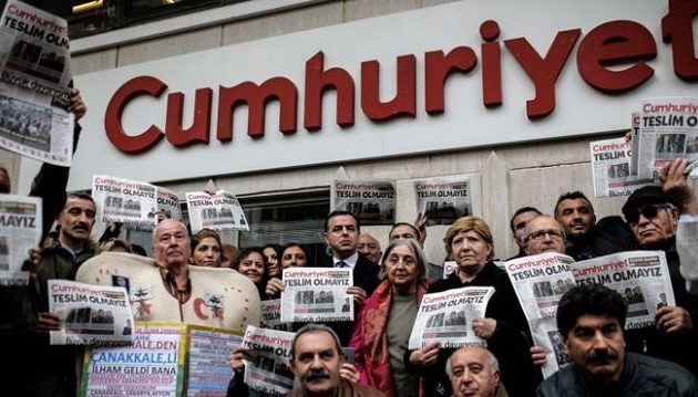 Δεκαπέντε δημοσιογράφοι της Cumhuriyet καταδικάστηκαν για τρομοκρατία