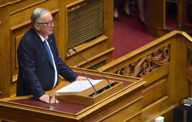 Συγκίνησε ο Γιούνκερ στη Βουλή: Oι Έλληνες έδειξαν σε όλον τον κόσμο ότι δημιουργούν ιστορία