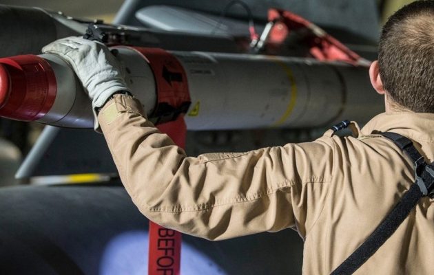 Γαλλία: Οι αεροπορικές επιδρομές αποδυνάμωσαν τις δυνατότητες παραγωγής χημικών από τον Άσαντ