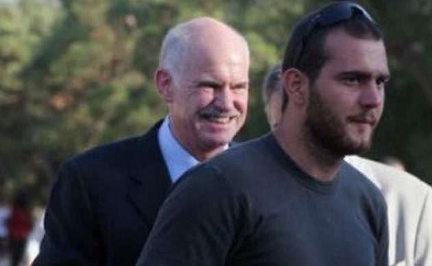 Ο γιος του Γιώργου Παπανδρέου διδάσκει μελισσοβελονισμό στην Κρήτη