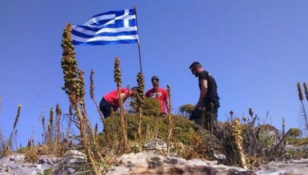 Μικρός Ανθρωποφάς: Η Ελληνική Σημαία κυματίζει κανονικά – Οι Τούρκοι λένε ψέμματα
