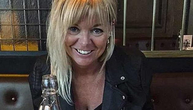 Αχόρταγη δασκάλα σε 15χρονο μαθητή της: Μου λείπεις τρελά, η τσούλα σου