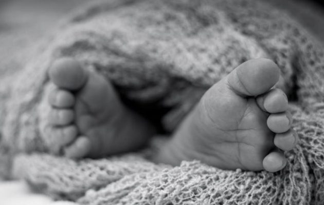 Σοκ: Νεκρό νεογέννητο αγοράκι σε ακάλυπτο πολυκατοικίας στη Νέα Σμύρνη