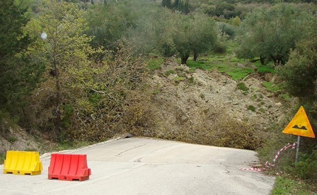Απίστευτη κατολίσθηση στην Πρέβεζα: Διακόσια στρέμματα βουνού “έθαψαν” δρόμο