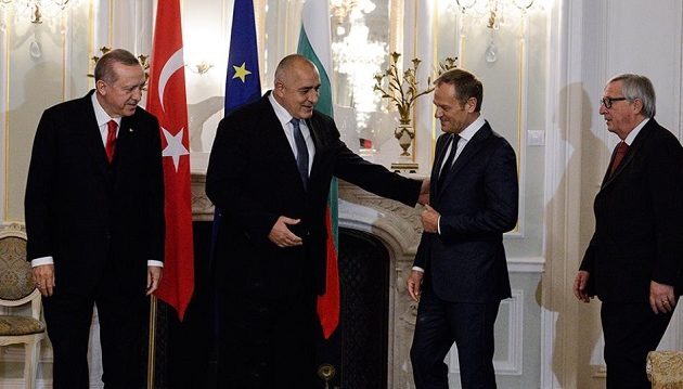 Spiegel: Ποιες χώρες τορπιλίζουν τη συμφωνία Ε.Ε.-Τουρκίας για το προσφυγικό