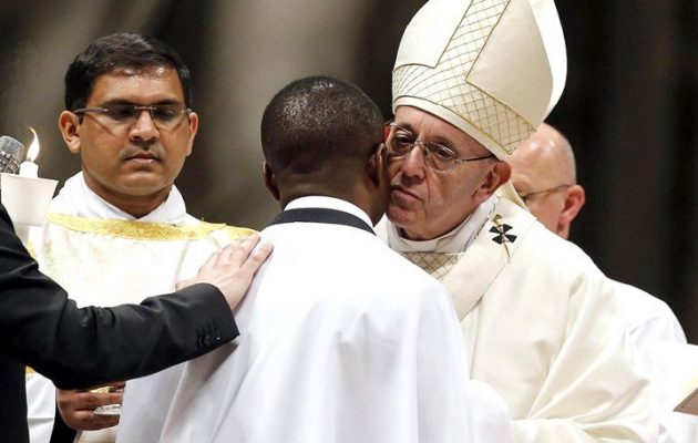 Ειρήνη για όλο τον κόσμο ευχήθηκε ο Πάπας την Κυριακή του Πάσχα των Καθολικών