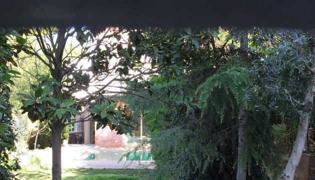 Πισώπλατα πυροβόλησαν οι κουκουλοφόροι τον 52χρονο στο σπίτι του στην Κηφισιά (βίντεο)