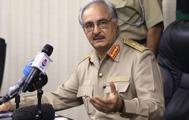 Φήμες ότι ο Λίβυος αρχιστράτηγος «τρόμος των τζιχαντιστών» Χαλίφα Χαφτάρ νοσηλεύεται στο Παρίσι