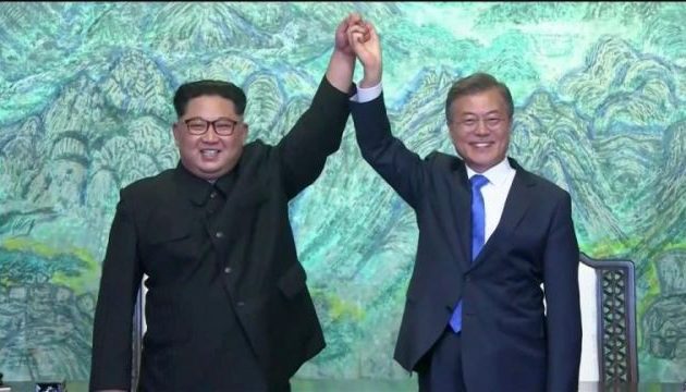 Ιστορικές στιγμές – Βόρεια και Νότια Κορέα υπογράφουν Συμφωνία Ειρήνης 65 χρόνια μετά