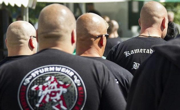 Spiegel: Yπάρχουν δεκάδες νεοναζί στη γερμανική αστυνομία και το στρατό