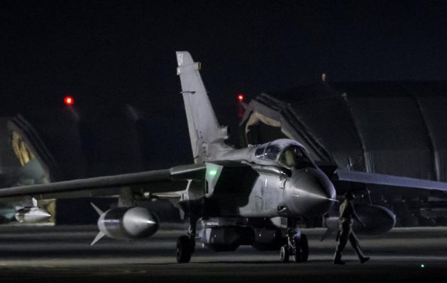 Τερέζα Μέι: «Σωστή και νόμιμη» η επίθεση στη Συρία