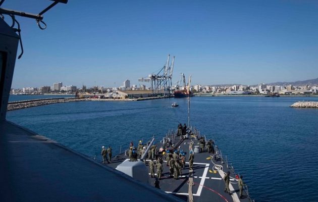 Έδεσε στη Λάρνακα αμερικανικό αντιτορπιλικό κατευθυνόμενων πυραύλων (φωτο)