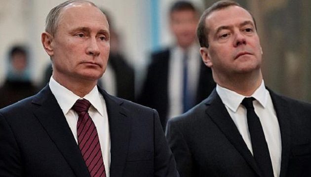 Οι Ρώσοι αποθεώνουν Πούτιν και αποδοκιμάζουν Μεντβέντεφ – Τι έδειξε δημοσκόπηση