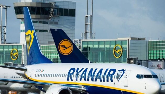 Η Ryanair ανακοίνωσε μείωση εσωτερικών πτήσεων στην Ελλάδα
