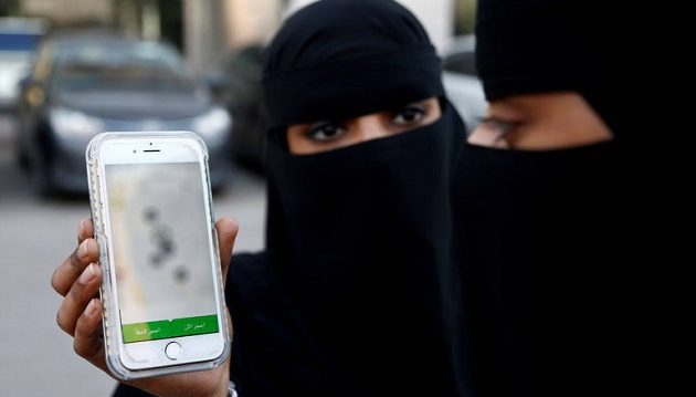 Η Σαουδική Αραβία τιμωρεί με φυλάκιση όσους ψάχνουν το κινητό των συντρόφων τους