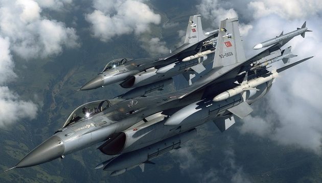 Τουρκικά αεροσκάφη παραβίασαν το Αιγαίο ανήμερα της εθνικής επετείου