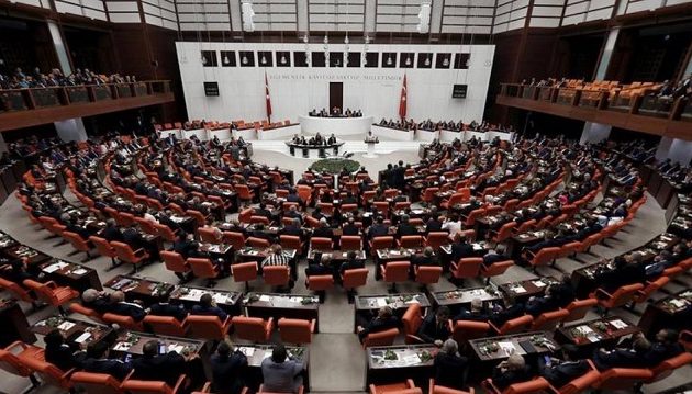 Η βουλή στην Άγκυρα ψηφίζει το ψευδομνημόνιο με την Τρίπολη μετά τη συνάντηση Μητσοτάκη-Ερντογάν