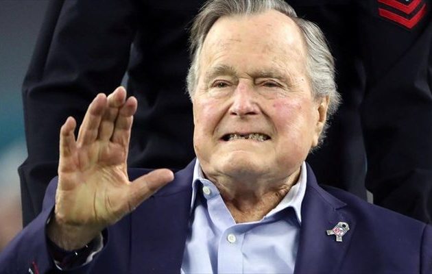 Γιατί μπήκε στο νοσοκομείο ο Τζορτζ Μπους μία μέρα μετά την κηδεία της γυναίκας του