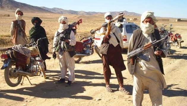 Οι Ταλιμπάν εντείνουν την πίεση – Πολιόρκησαν κυβερνητικό κτίριο νότια της Καμπούλ