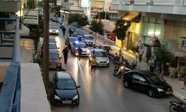 Φωτογραφίες σοκ: Αιγύπτιος μαχαιρώνει αστυνομικό στη μέση του δρόμου (φωτο)