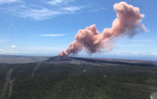 Συναγερμός στη Χαβάη: Έκρηξη ηφαιστείου – Η λάβα έφθασε σε κατοικημένες περιοχές (βίντεο)