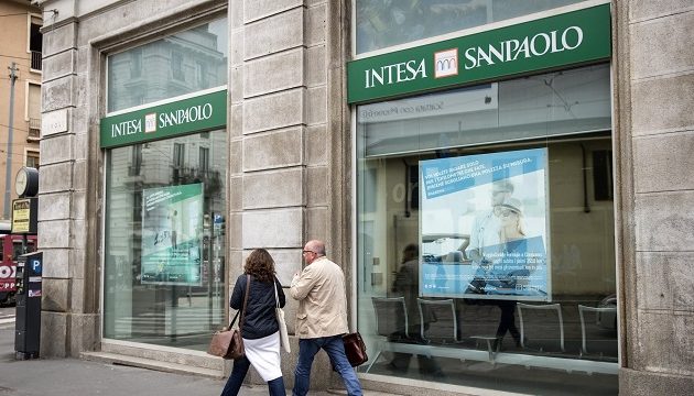 Reuters: Οι επενδυτές «τιμωρούν» την Ιταλία – Σε δύσκολη θέση οι τράπεζες